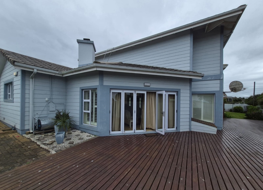 3 Bedroom Property for Sale in Boggomsbaai Western Cape